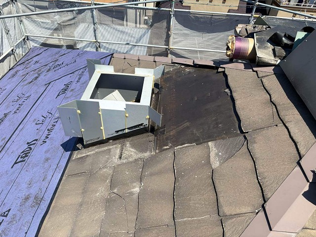 カバーを取り外した煙突